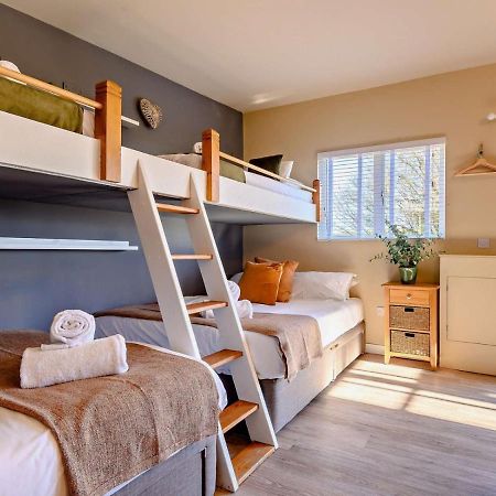 Wisteria View With Hottub & Cabin Sleeps 20 Chippenham  Extérieur photo
