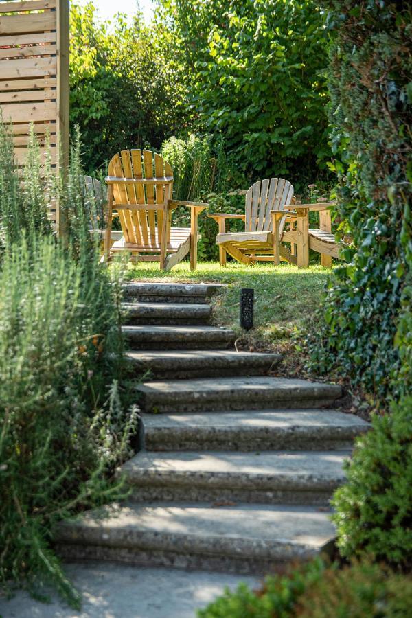 Wisteria View With Hottub & Cabin Sleeps 20 Chippenham  Extérieur photo