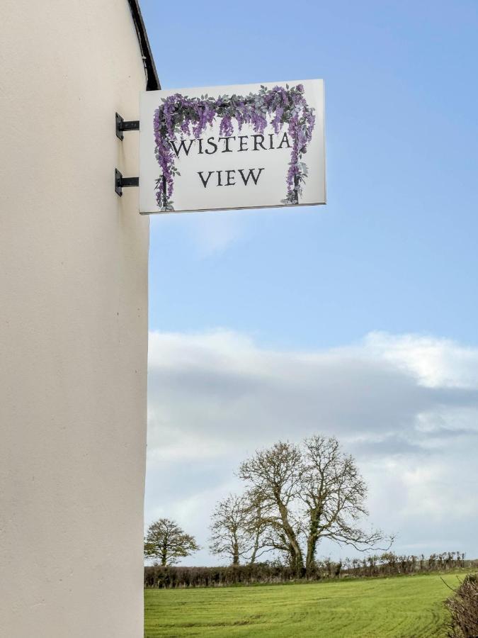 Wisteria View With Hottub & Cabin Sleeps 20 Chippenham  Extérieur photo
