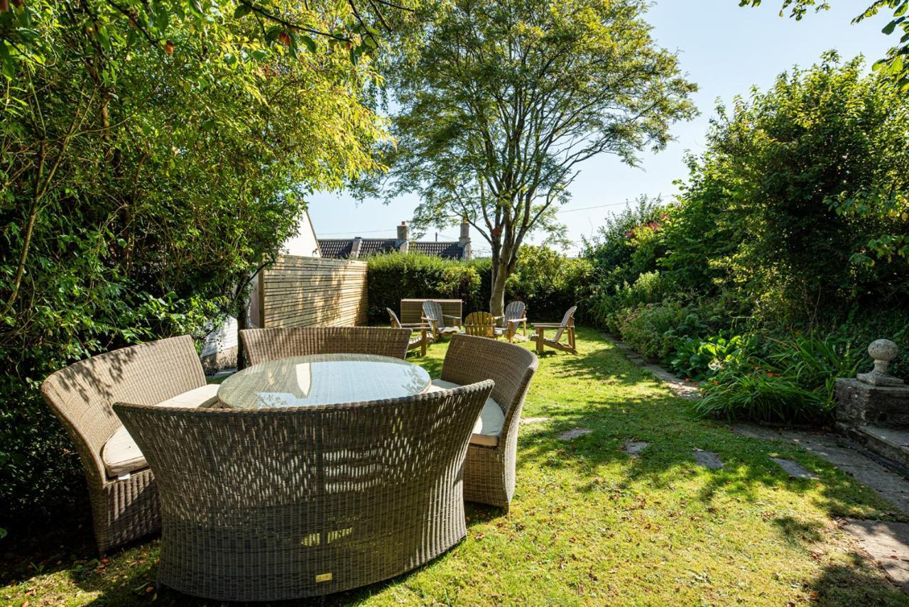 Wisteria View With Hottub & Cabin Sleeps 20 Chippenham  Extérieur photo