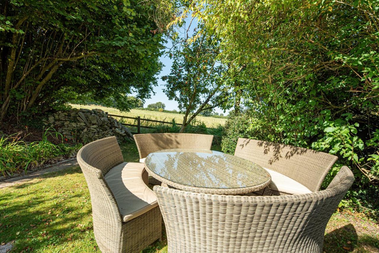 Wisteria View With Hottub & Cabin Sleeps 20 Chippenham  Extérieur photo