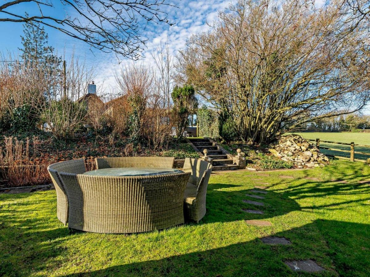 Wisteria View With Hottub & Cabin Sleeps 20 Chippenham  Extérieur photo