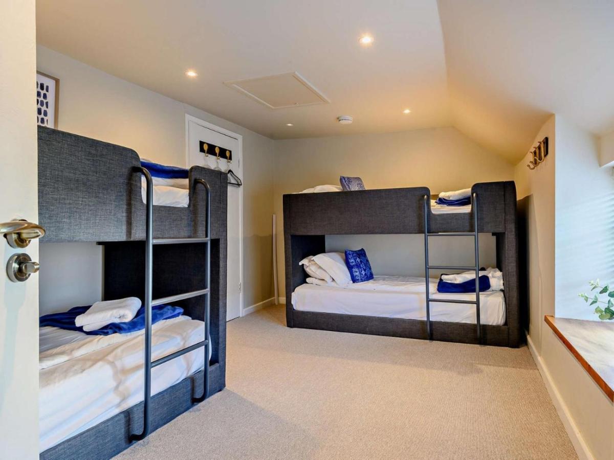 Wisteria View With Hottub & Cabin Sleeps 20 Chippenham  Extérieur photo